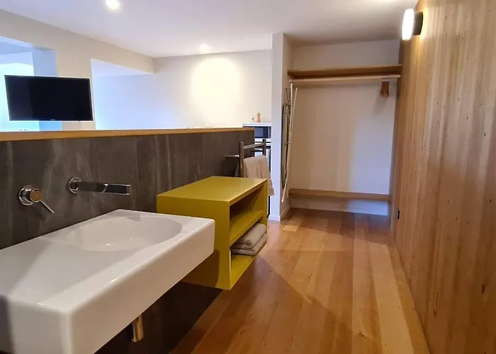 Kowhai -private Opposite Golf Course In *