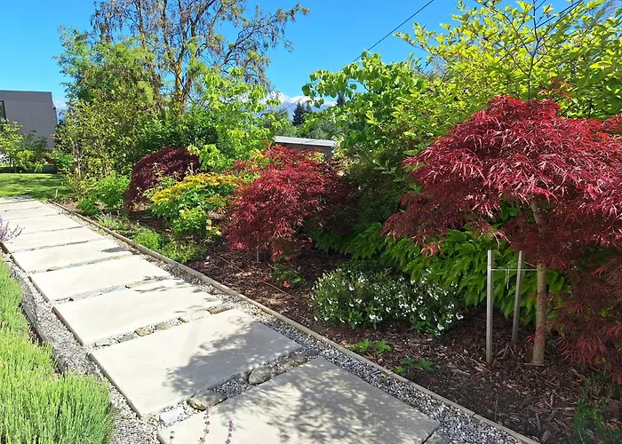 Kowhai -private Opposite Golf Course In *